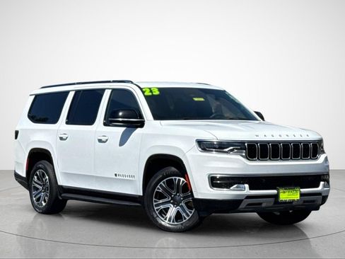 Used 2023 Jeep Wagoneer L Series II RWD image 2