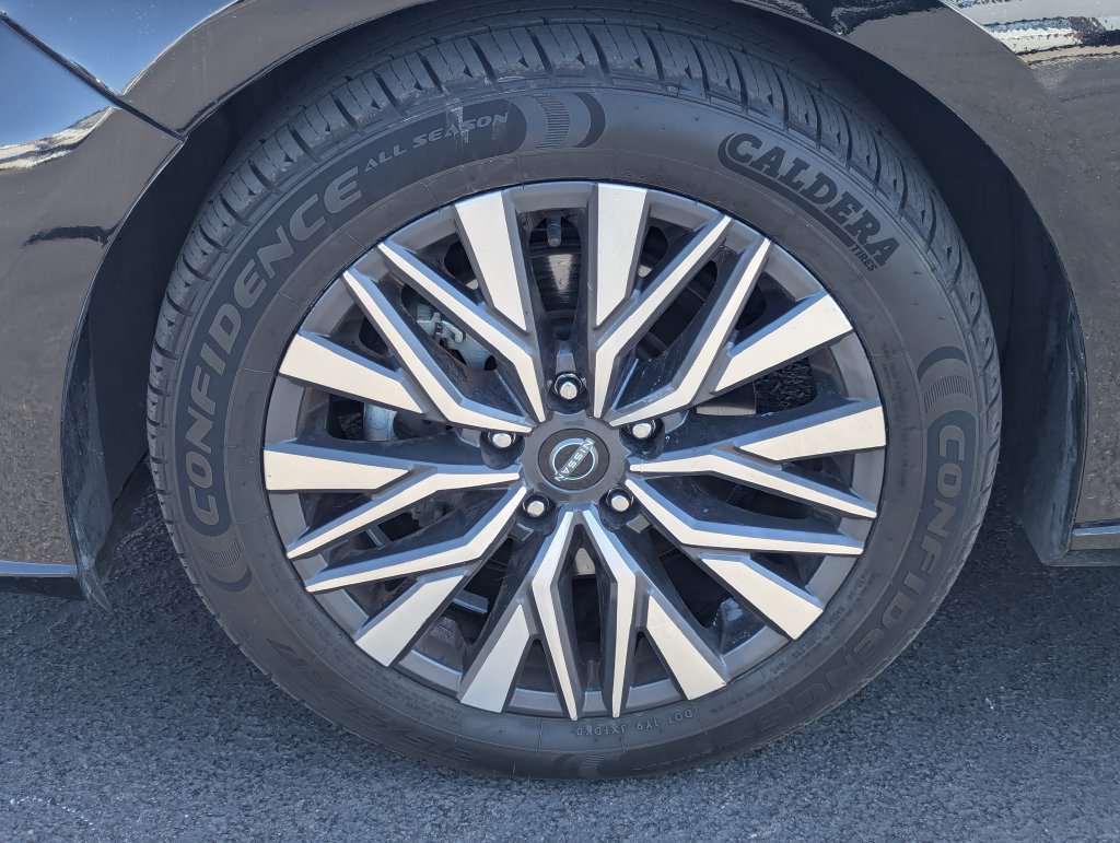 Used 2024 Nissan Altima 2.5 SV FWD image 13