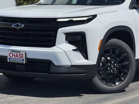New 2026 Chevrolet Traverse LT w/ Midnight/Sport Edition FWD image 3