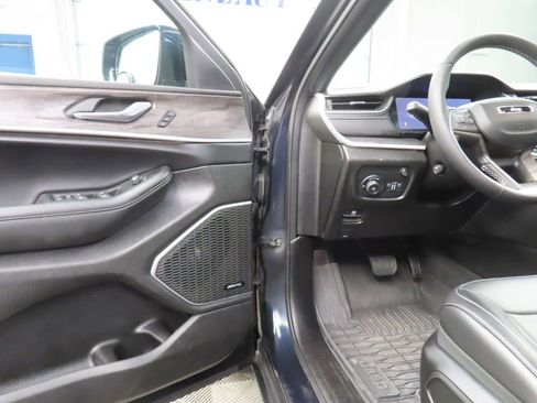 Used 2025 Jeep Grand Cherokee Limited w/ Luxury Tech Group II AWD/4WD image 45