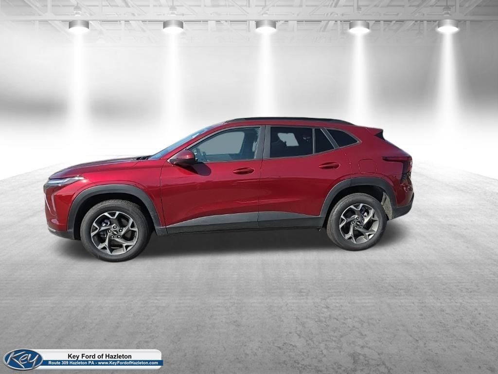 Used 2025 Chevrolet Trax LT FWD image 5