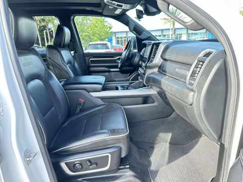 Used 2022 RAM 1500 Laramie AWD/4WD image 17