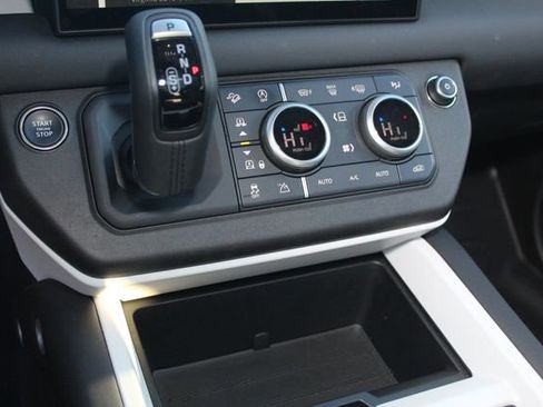 Used 2025 Land Rover Defender 110 S image 15