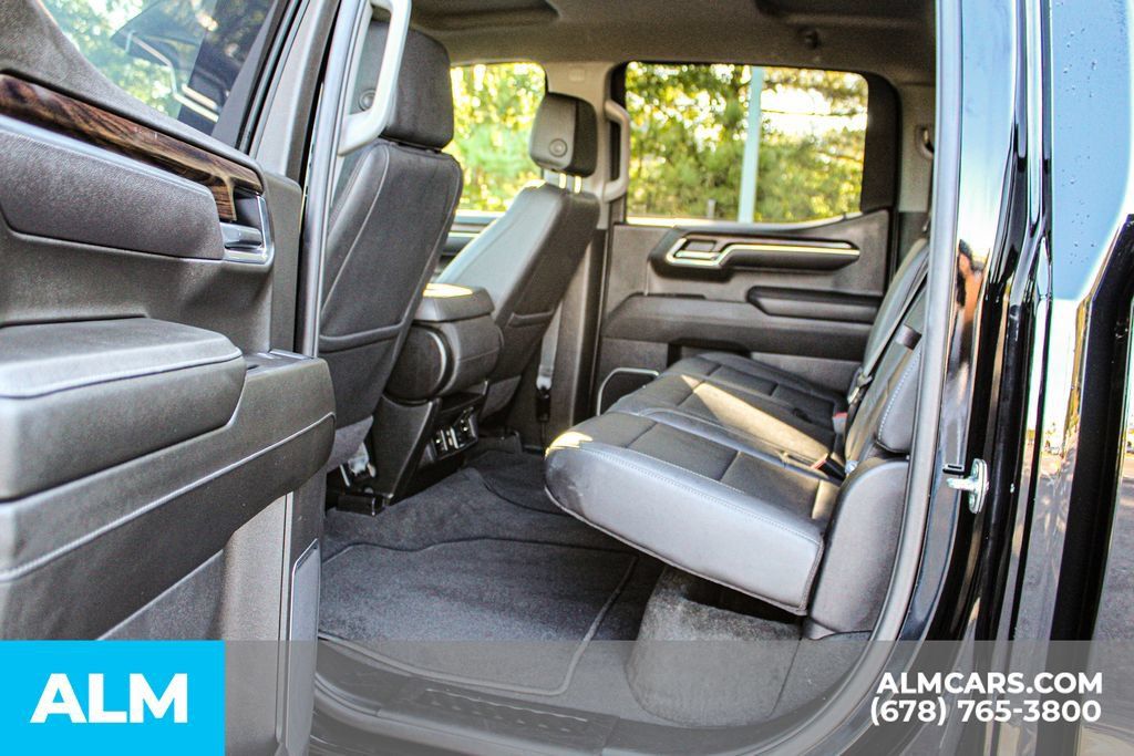Used 2025 GMC Sierra 1500 SLT RWD image 17