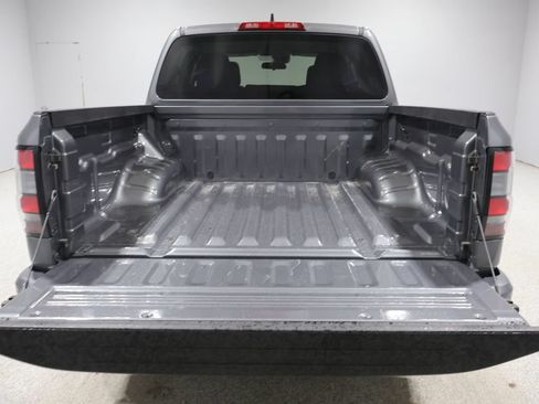 Used 2024 Nissan Frontier SV AWD/4WD image 4