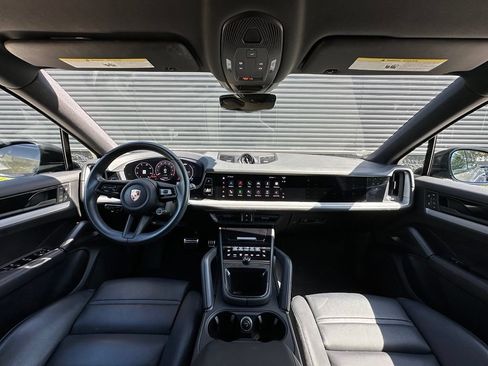 Certified 2024 Porsche Cayenne Coupe AWD/4WD image 6
