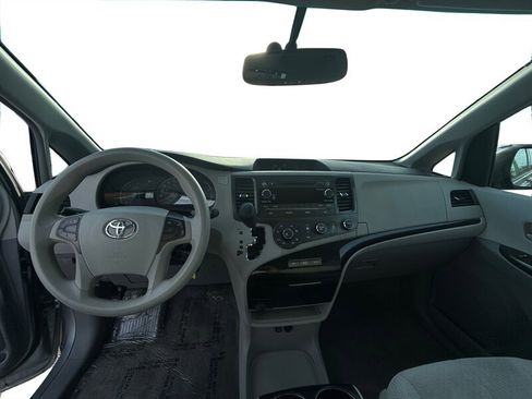 Used 2012 Toyota Sienna LE image 10