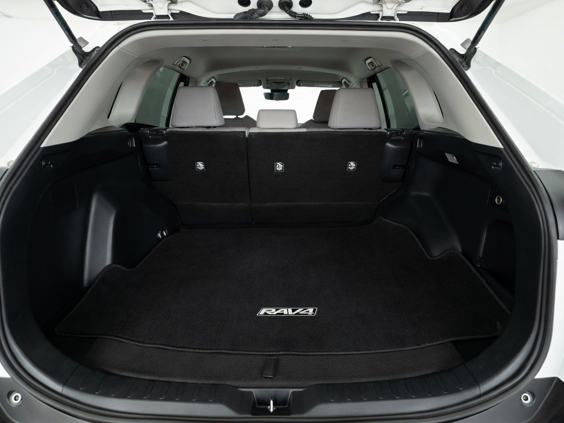 Used 2021 Toyota RAV4 XLE w/ Carpet Mat Package (TMS) FWD image 17
