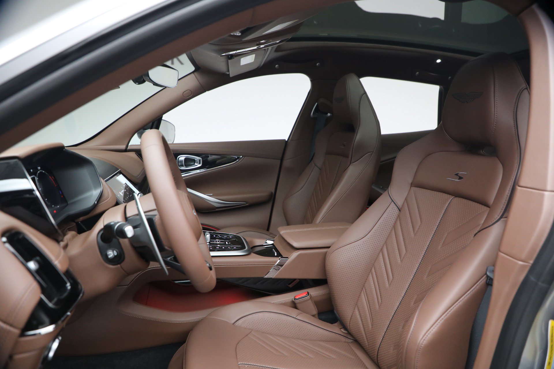 Used 2026 Aston Martin DBX 707 AWD/4WD image 15