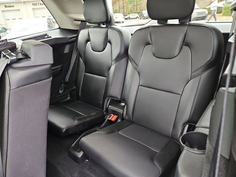 Used 2022 Volvo XC90 T5 Momentum image 30