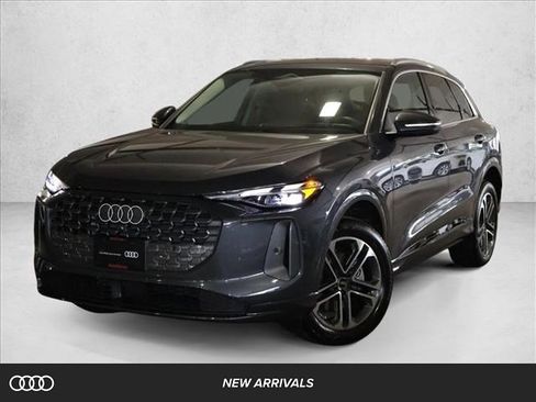 Used 2025 Audi Q5 Premium w/ Convenience Package image 1