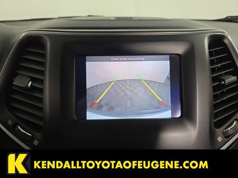 Used 2019 Jeep Cherokee Latitude Plus AWD/4WD image 19