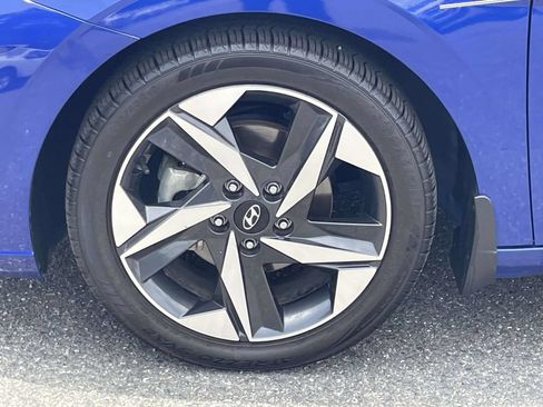 Used 2022 Hyundai Elantra Limited FWD image 11