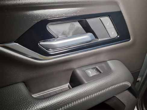 Used 2025 GMC Yukon Denali AWD/4WD image 17