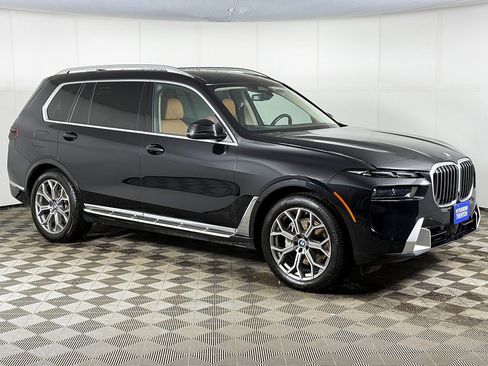 Used 2023 BMW X7 xDrive40i w/ Premium Package image 2