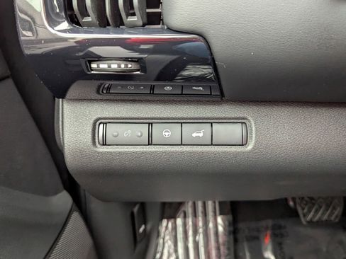 New 2025 Nissan Pathfinder SV image 13