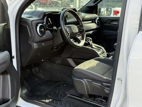 Used 2023 Chevrolet Colorado Z71 image 12