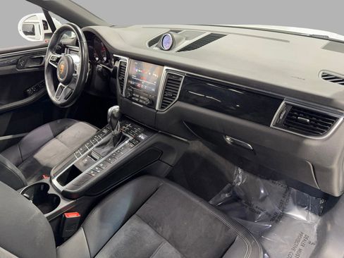 Used 2017 Porsche Macan image 20