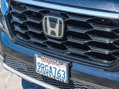 Used 2025 Honda Pilot Touring image 6