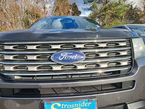 Used 2017 Ford Explorer XLT w/ Equipment Group 202A image 9