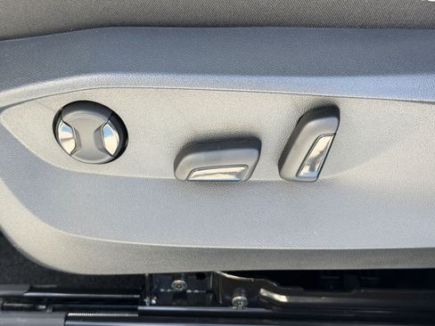 New 2026 Volkswagen Taos SE image 19