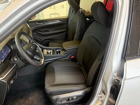 New 2026 Jeep Grand Cherokee Laredo X AWD/4WD image 34