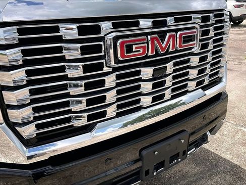 Used 2024 GMC Sierra 2500 Denali w/ Denali Reserve Package AWD/4WD image 34