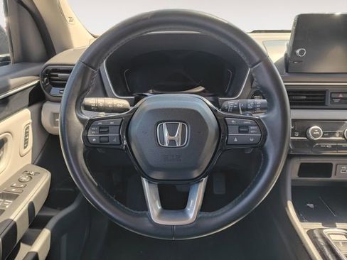 Used 2024 Honda Pilot Touring image 12
