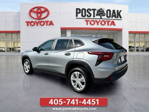 Used 2024 Chevrolet Trax LS FWD image 5