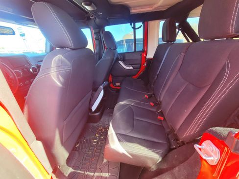 Used 2017 Jeep Wrangler Unlimited Sahara w/ Connectivity Group image 9