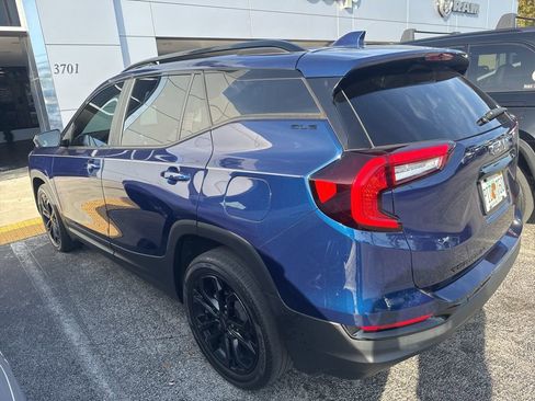 Used 2022 GMC Terrain SLE w/ Elevation Edition image 6