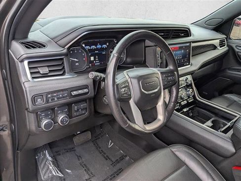 Used 2021 GMC Yukon Denali w/ Denali Premium Package image 9