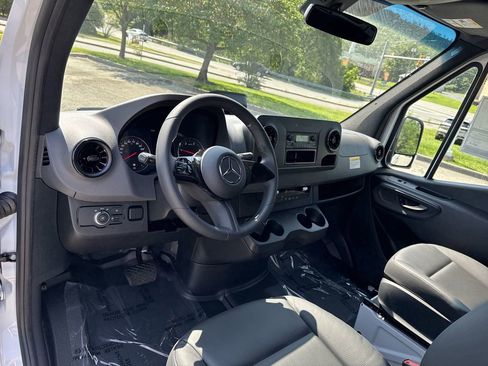 New 2025 Mercedes-Benz Sprinter 2500 image 12