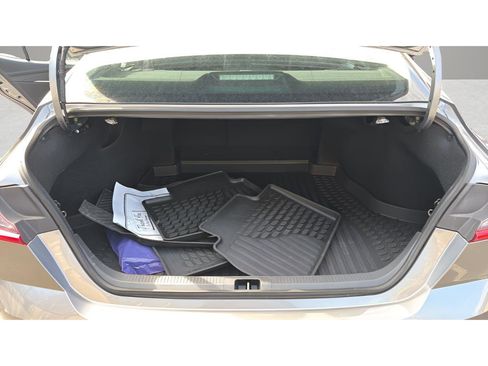 Used 2025 Toyota Camry XLE image 17