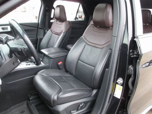 Used 2020 Ford Explorer Platinum w/ Premium Technology Package image 19