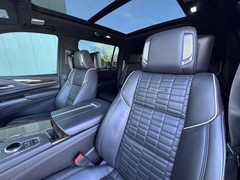 Used 2023 Cadillac Escalade ESV Sport Platinum w/ LPO, ONYX Package image 11