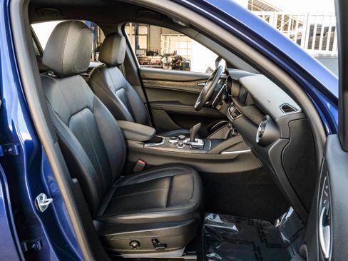 Used 2022 Alfa Romeo Stelvio Sprint image 29