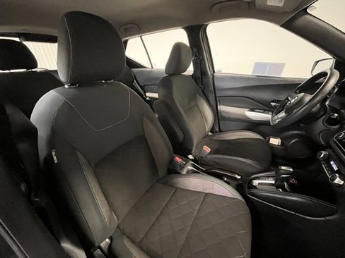 Used 2020 Nissan Kicks SV image 9