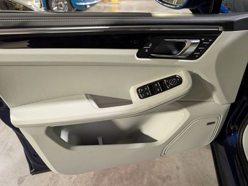 New 2026 Porsche Macan image 18