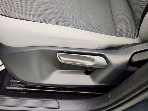 Used 2022 Volkswagen Taos S image 11