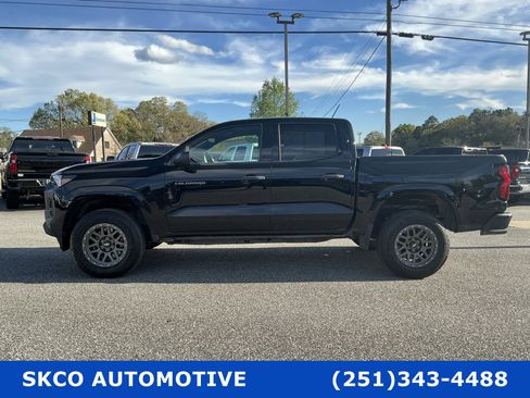 Used 2023 Chevrolet Colorado W/T image 2