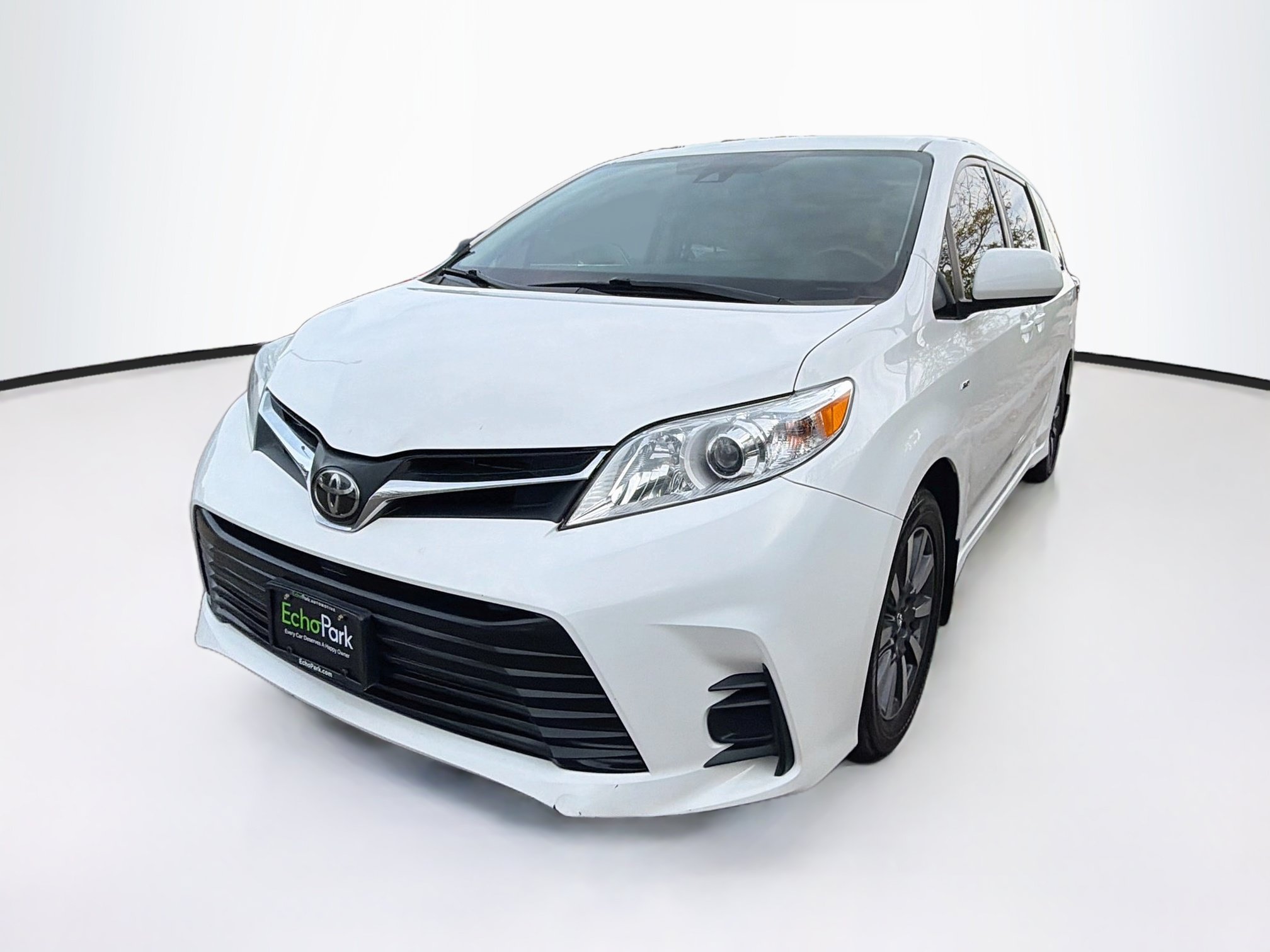 Used 2018 Toyota Sienna LE AWD/4WD image 3