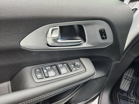 New 2026 Chrysler Pacifica Limited w/ S Appearance Package image 12