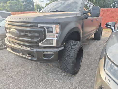 Used 2020 Ford F250 Platinum w/ FX4 Off-Road Package AWD/4WD image 3
