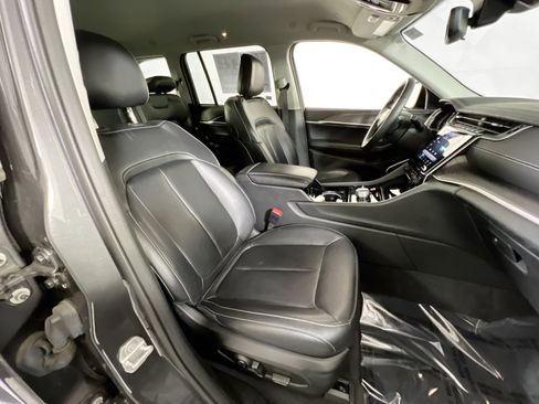 Used 2022 Jeep Grand Cherokee Limited image 25