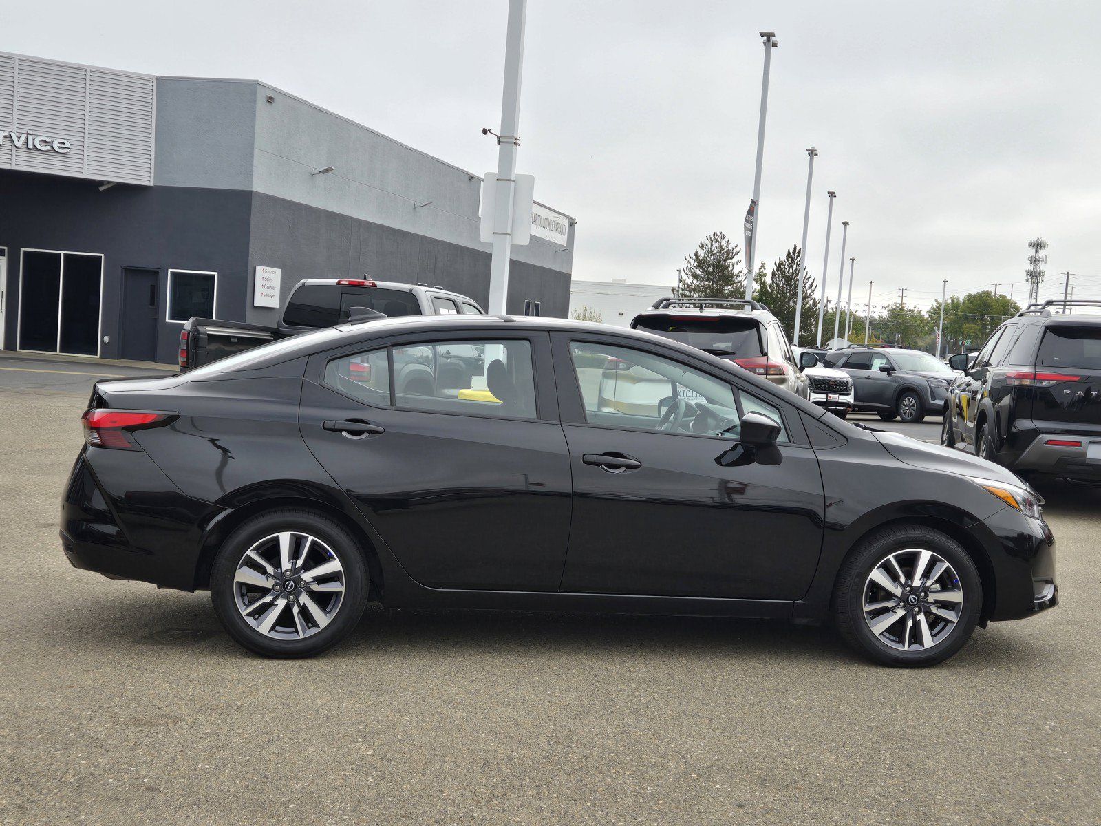 Used 2025 Nissan Versa SV FWD image 3