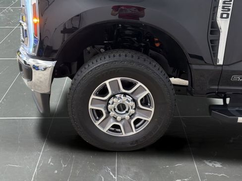 Used 2025 Ford F250 Lariat AWD/4WD image 26