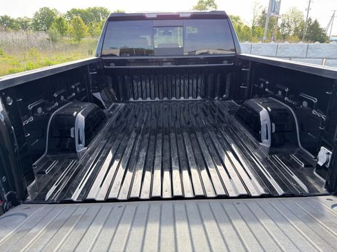 Used 2021 Chevrolet Silverado 1500 LT Trail Boss AWD/4WD image 30