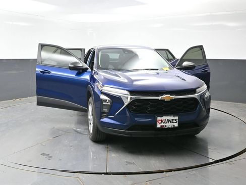 Used 2024 Chevrolet Trax LS FWD image 82