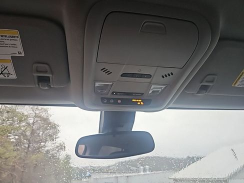 Used 2022 GMC Terrain SLT image 16